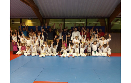 Kim' Familly : Le père Noël au Judo